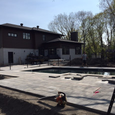 construction de terrasse autour d'une piscine